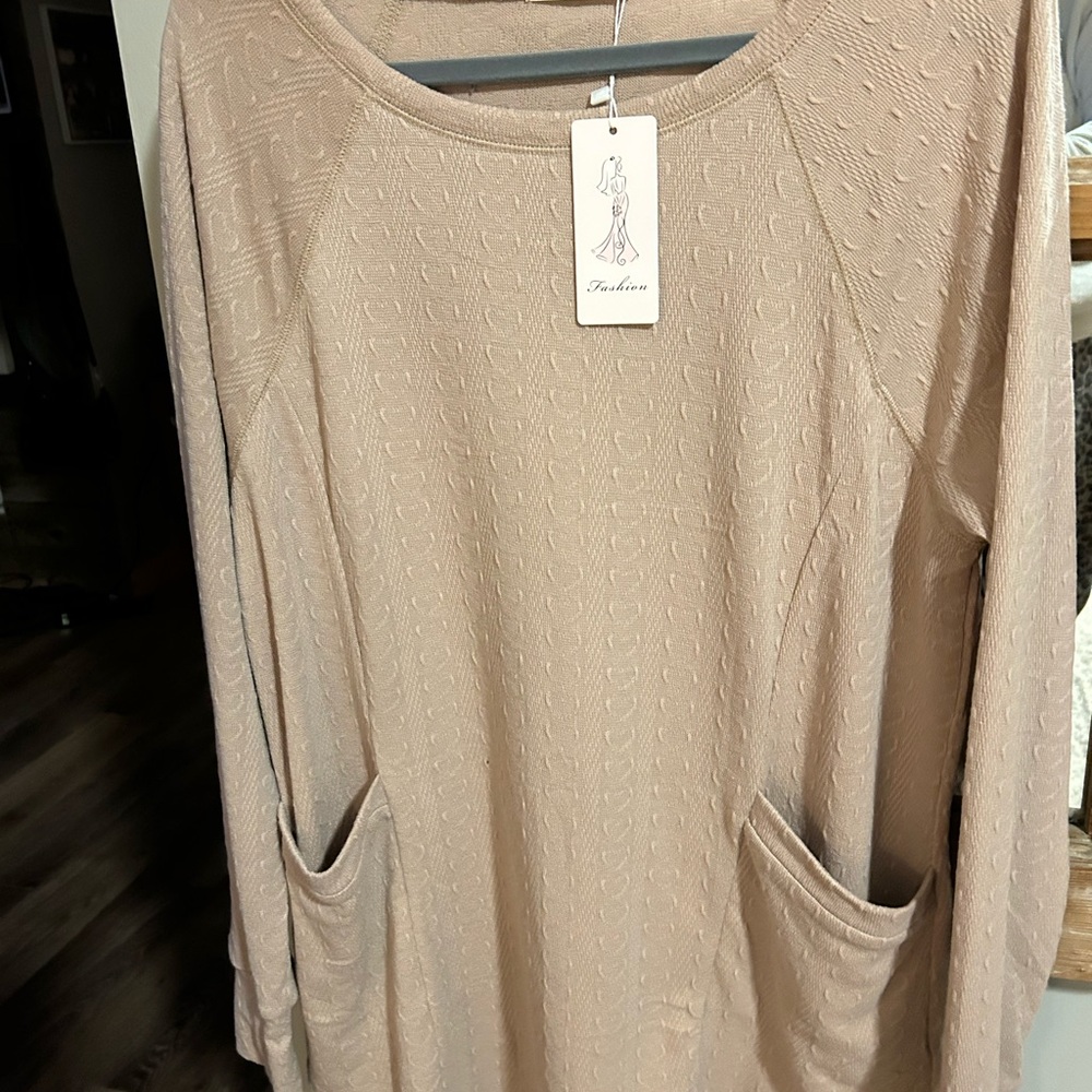 Cozy Textured Long Sleeve Pocket Tunic - Beige NWT - generous XL